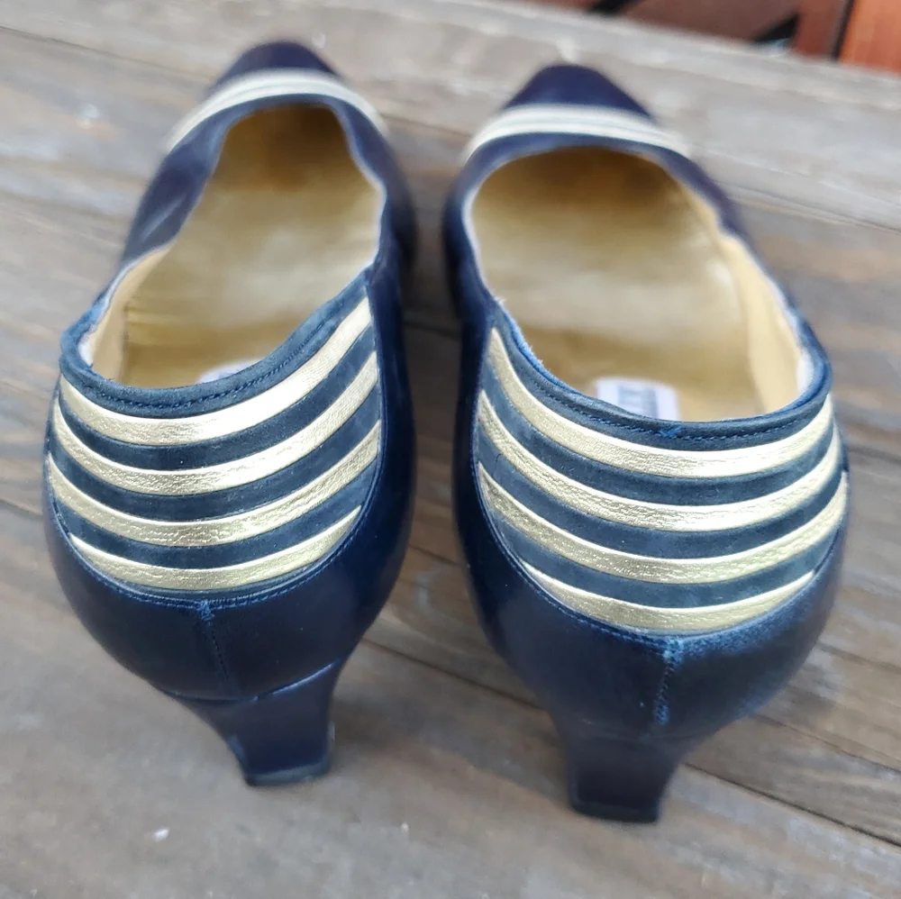 Vintage Bally 80s women's pump heels. Size 7  M. Italy. Nautical/Navy/Go…